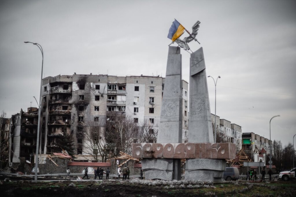 Trapped in a Kill Zone, a Ukrainian City Is Beginning to Starve