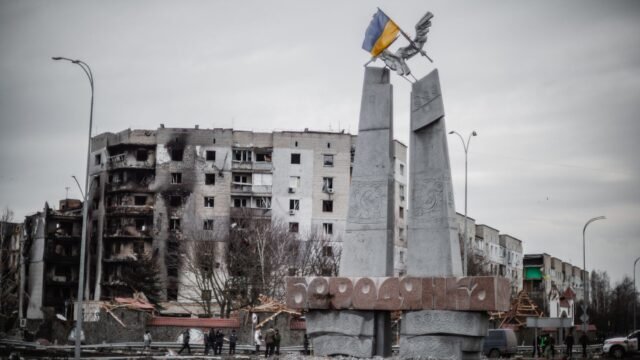 Trapped in a Kill Zone, a Ukrainian City Is Beginning to Starve