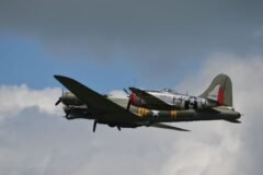 U.S. Rushes to Withdraw Bombers From U.K. Air Base After New Threats