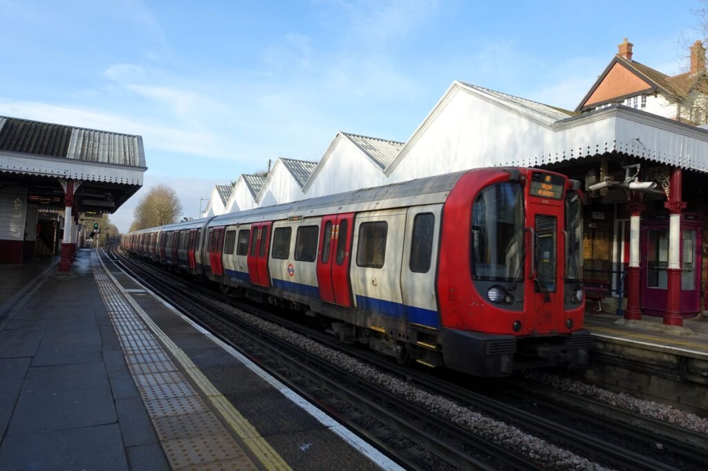 UK to Headphone Dodgers on Trains: Shush