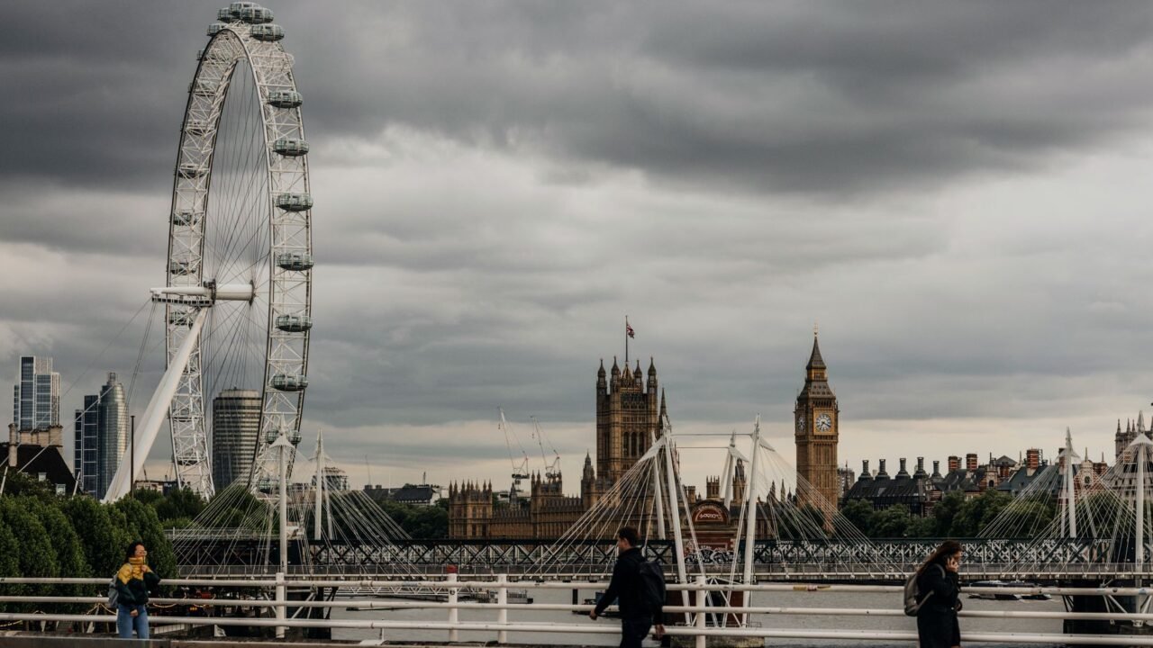 Zelensky Seeks Deeper Intel Ties in UK Amidst Early Warning Concerns